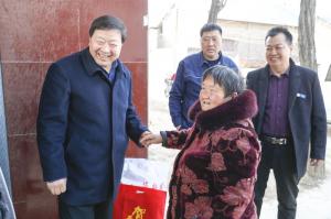 河南礦山開展“春節(jié)慰問、精準(zhǔn)扶貧”活動